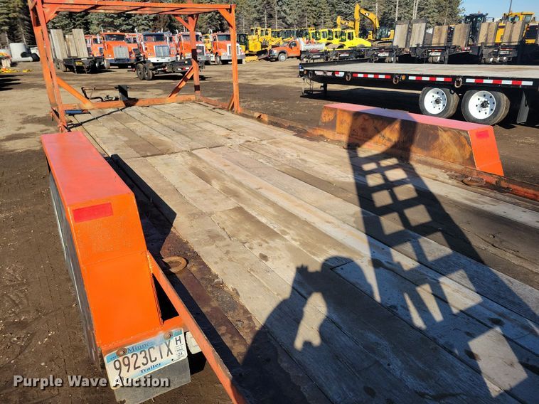 image for item DL7953 2000 Towmaster T-16DD equipment trailer