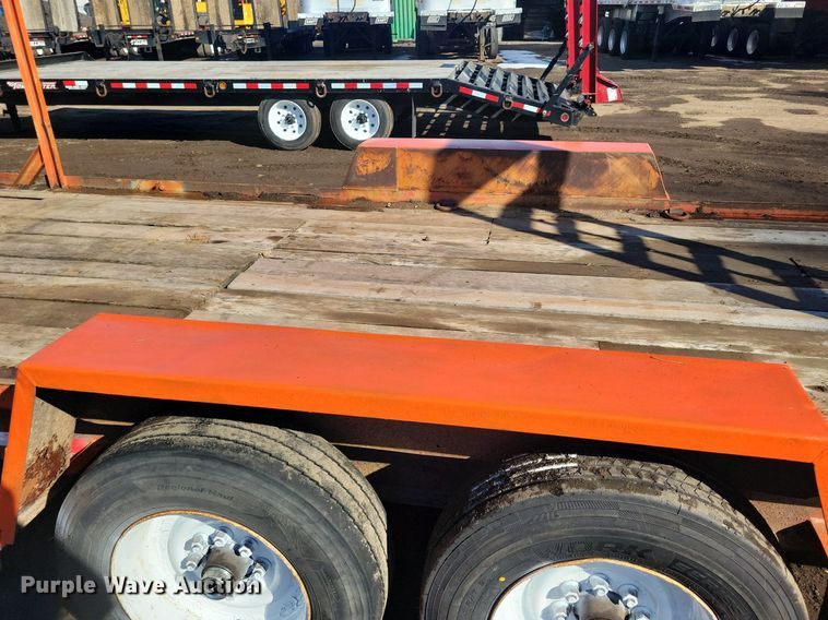 image for item DL7953 2000 Towmaster T-16DD equipment trailer