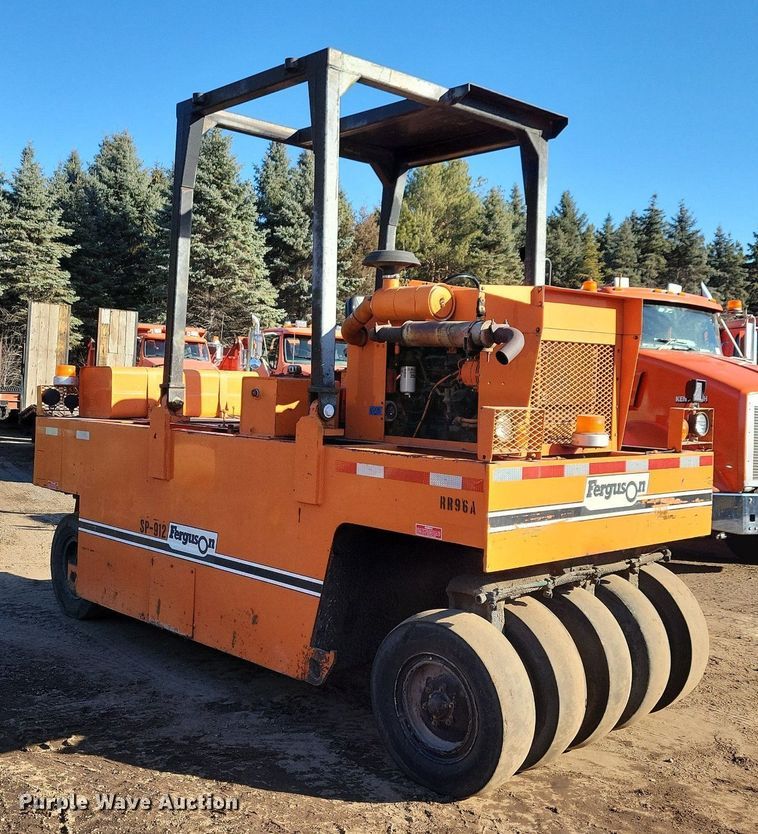 image for item DL7966 Ferguson SP-912 pneumatic roller