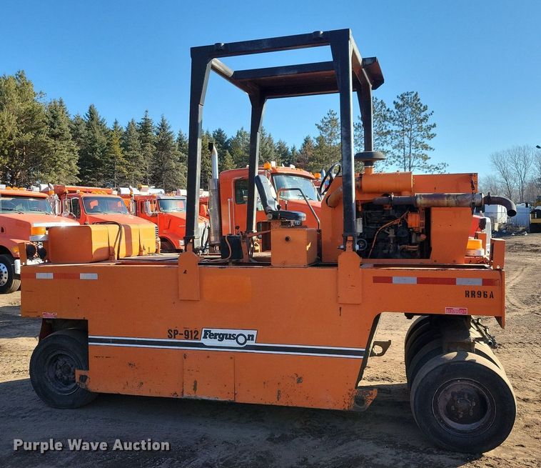 image for item DL7966 Ferguson SP-912 pneumatic roller