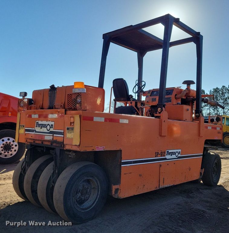 image for item DL7966 Ferguson SP-912 pneumatic roller