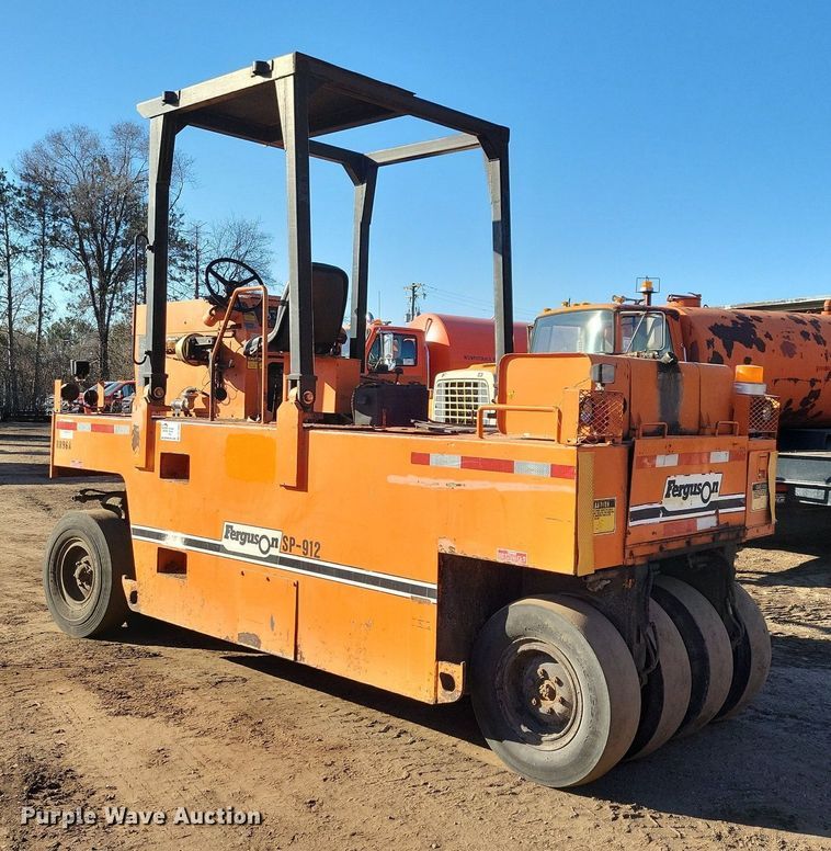 image for item DL7966 Ferguson SP-912 pneumatic roller