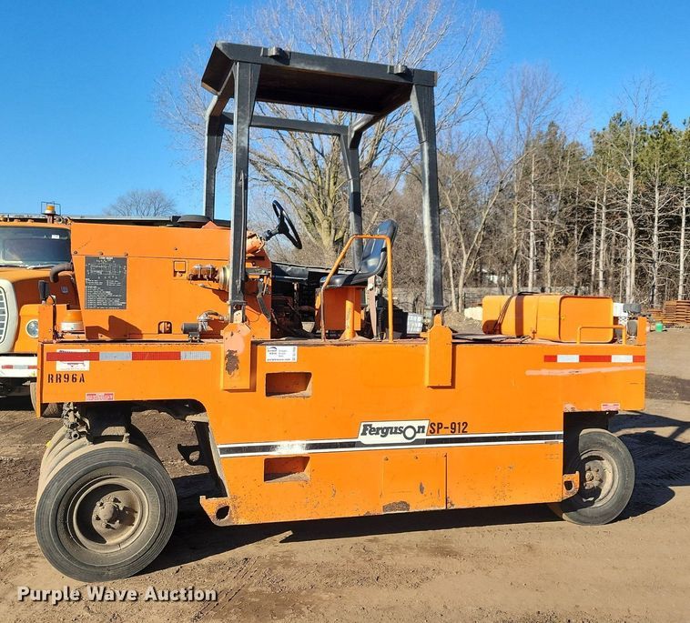 image for item DL7966 Ferguson SP-912 pneumatic roller
