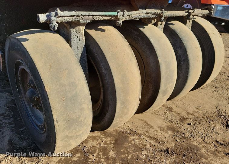 image for item DL7966 Ferguson SP-912 pneumatic roller