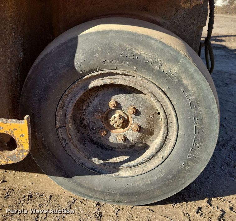 image for item DL7966 Ferguson SP-912 pneumatic roller