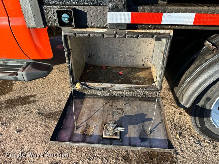 image for item DO3168 2012 Ford  F550 flatbed truck