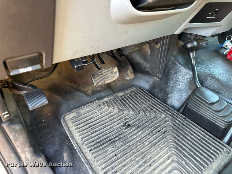 image for item DO3168 2012 Ford  F550 flatbed truck