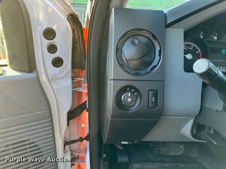 image for item DO3168 2012 Ford  F550 flatbed truck