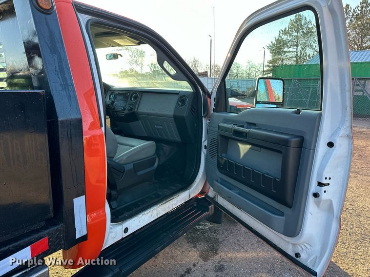 image for item DO3168 2012 Ford  F550 flatbed truck