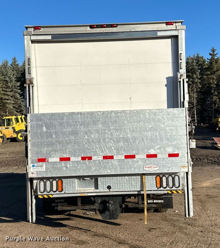 image for item DO3169 2016 Ford F550 Super Duty XL box truck