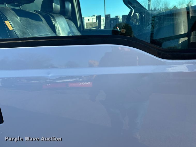 image for item DO3169 2016 Ford F550 Super Duty XL box truck