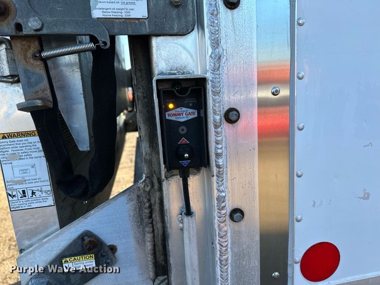 image for item DO3169 2016 Ford F550 Super Duty XL box truck