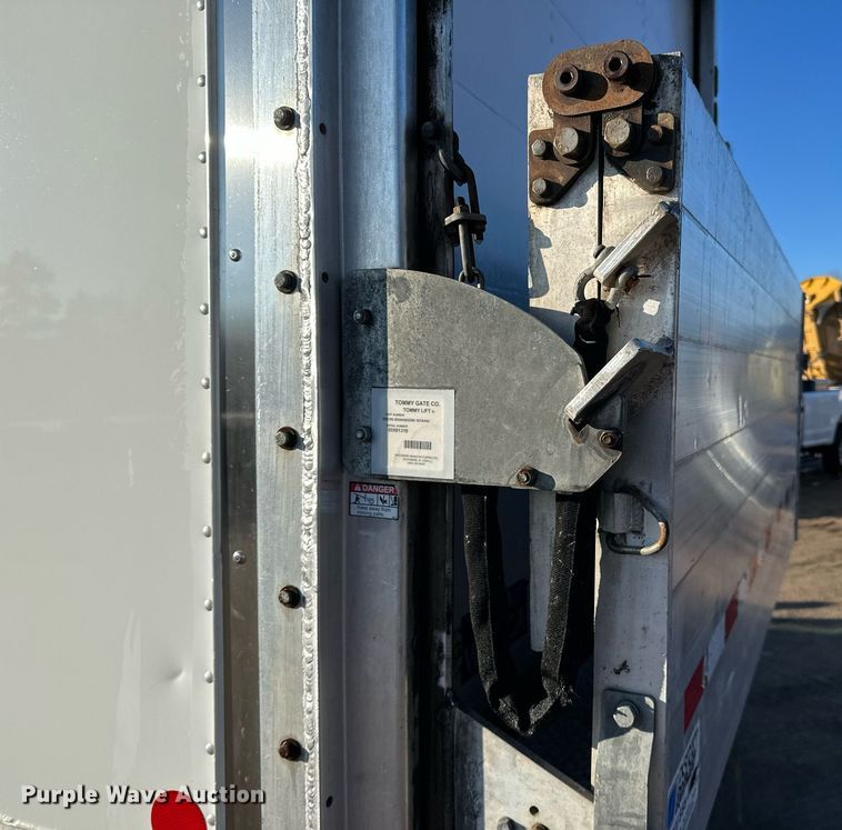 image for item DO3169 2016 Ford F550 Super Duty XL box truck