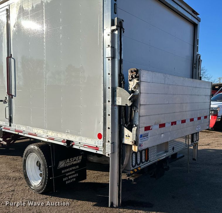 image for item DO3169 2016 Ford F550 Super Duty XL box truck