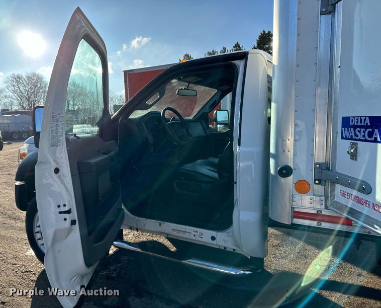 image for item DO3169 2016 Ford F550 Super Duty XL box truck