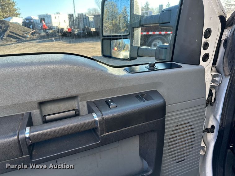 image for item DO3169 2016 Ford F550 Super Duty XL box truck