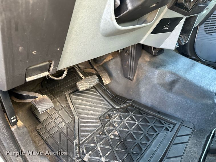 image for item DO3169 2016 Ford F550 Super Duty XL box truck