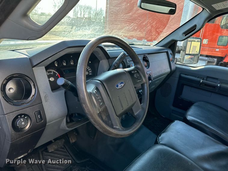 image for item DO3169 2016 Ford F550 Super Duty XL box truck