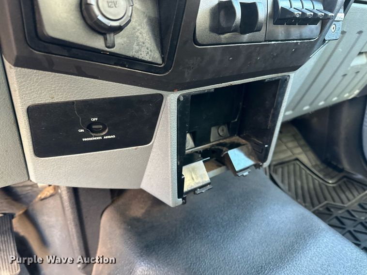 image for item DO3169 2016 Ford F550 Super Duty XL box truck