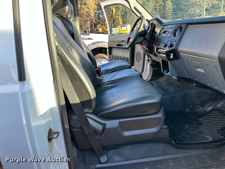 image for item DO3169 2016 Ford F550 Super Duty XL box truck