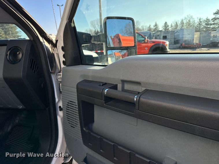 image for item DO3169 2016 Ford F550 Super Duty XL box truck