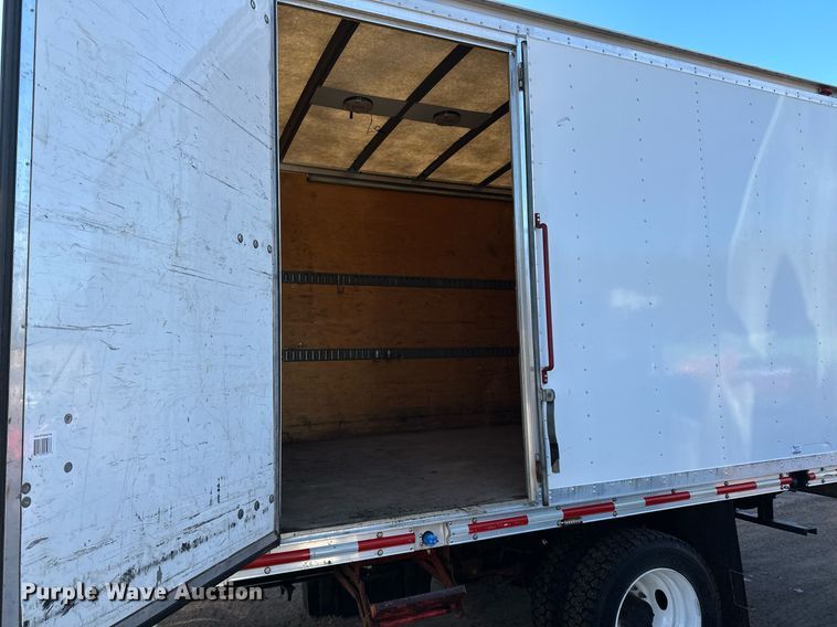 image for item DO3169 2016 Ford F550 Super Duty XL box truck