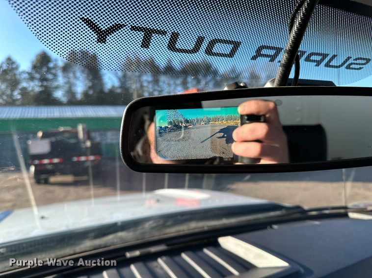 image for item DO3169 2016 Ford F550 Super Duty XL box truck