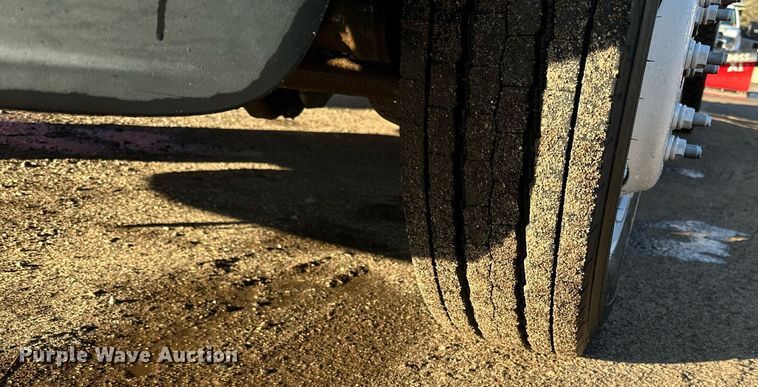 image for item DO3169 2016 Ford F550 Super Duty XL box truck