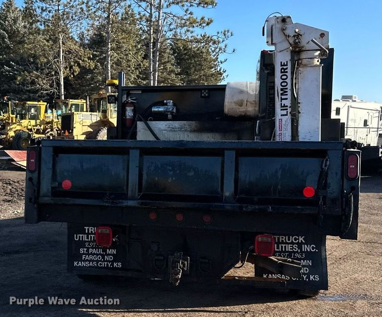 image for item DO3170 2011 Ford  F550 Super Duty XL flatbed truck