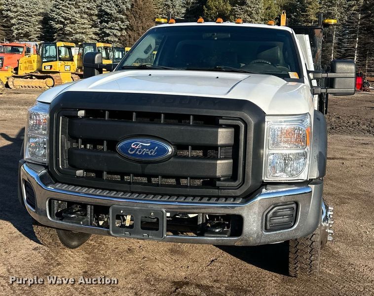 image for item DO3170 2011 Ford  F550 Super Duty XL flatbed truck