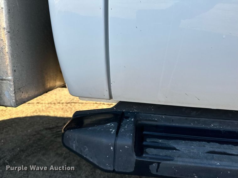 image for item DO3170 2011 Ford  F550 Super Duty XL flatbed truck