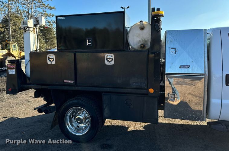 image for item DO3170 2011 Ford  F550 Super Duty XL flatbed truck