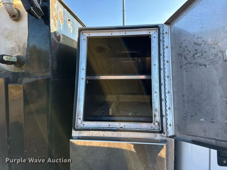 image for item DO3170 2011 Ford  F550 Super Duty XL flatbed truck