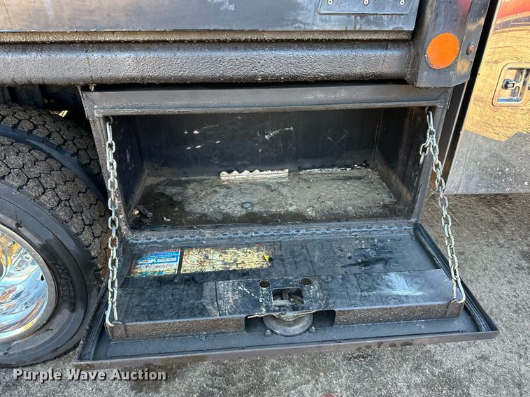 image for item DO3170 2011 Ford  F550 Super Duty XL flatbed truck