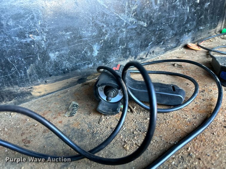 image for item DO3170 2011 Ford  F550 Super Duty XL flatbed truck