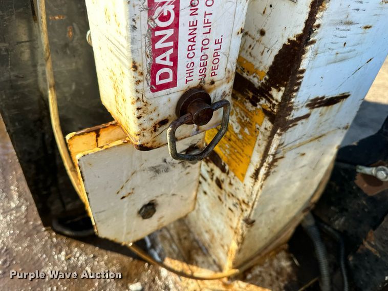 image for item DO3170 2011 Ford  F550 Super Duty XL flatbed truck