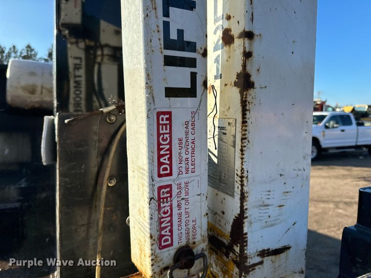 image for item DO3170 2011 Ford  F550 Super Duty XL flatbed truck