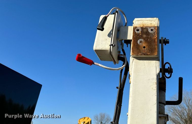 image for item DO3170 2011 Ford  F550 Super Duty XL flatbed truck