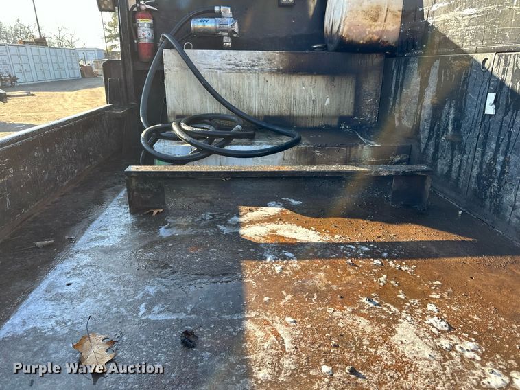 image for item DO3170 2011 Ford  F550 Super Duty XL flatbed truck