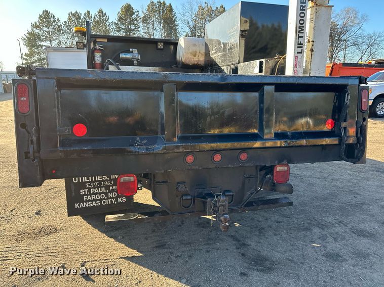 image for item DO3170 2011 Ford  F550 Super Duty XL flatbed truck