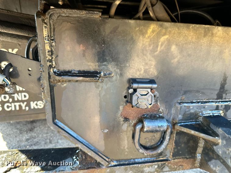 image for item DO3170 2011 Ford  F550 Super Duty XL flatbed truck