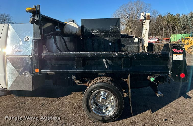 image for item DO3170 2011 Ford  F550 Super Duty XL flatbed truck