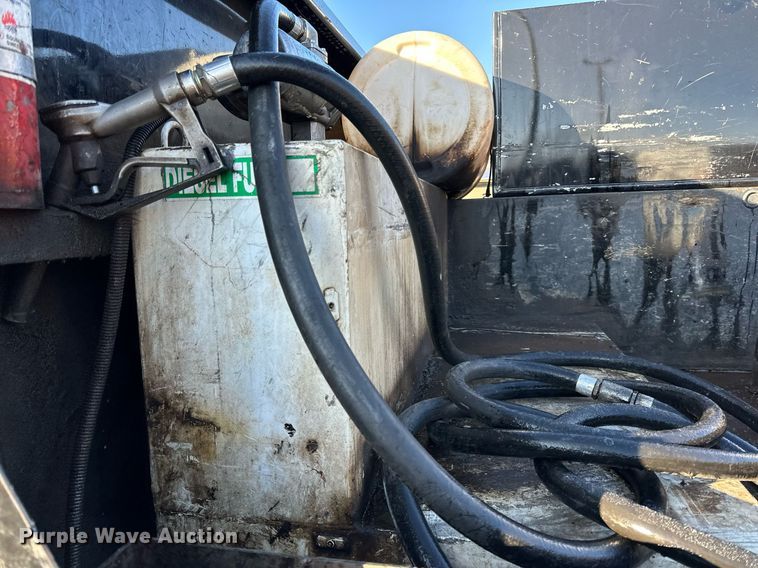 image for item DO3170 2011 Ford  F550 Super Duty XL flatbed truck