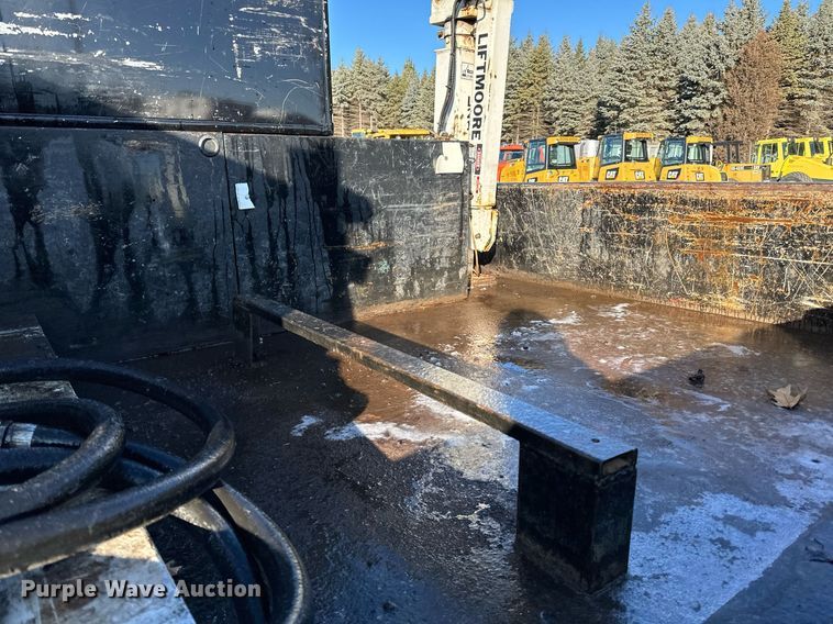 image for item DO3170 2011 Ford  F550 Super Duty XL flatbed truck