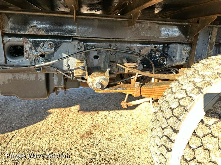 image for item DO3170 2011 Ford  F550 Super Duty XL flatbed truck