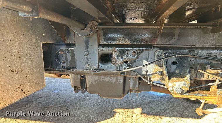 image for item DO3170 2011 Ford  F550 Super Duty XL flatbed truck