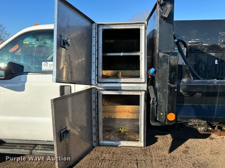 image for item DO3170 2011 Ford  F550 Super Duty XL flatbed truck