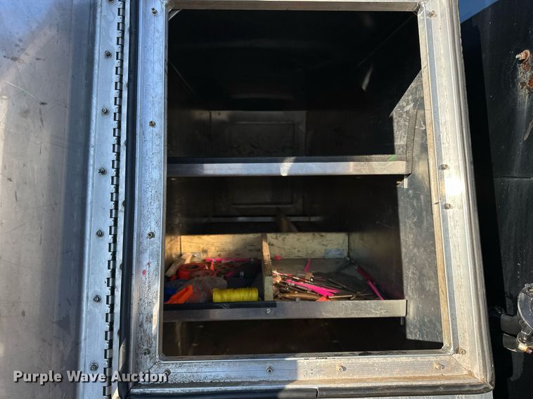 image for item DO3170 2011 Ford  F550 Super Duty XL flatbed truck