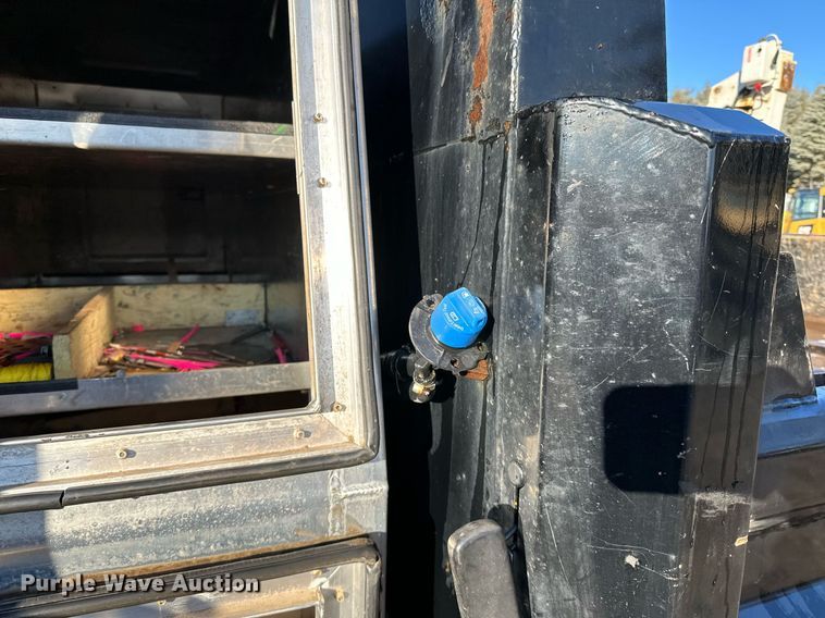 image for item DO3170 2011 Ford  F550 Super Duty XL flatbed truck