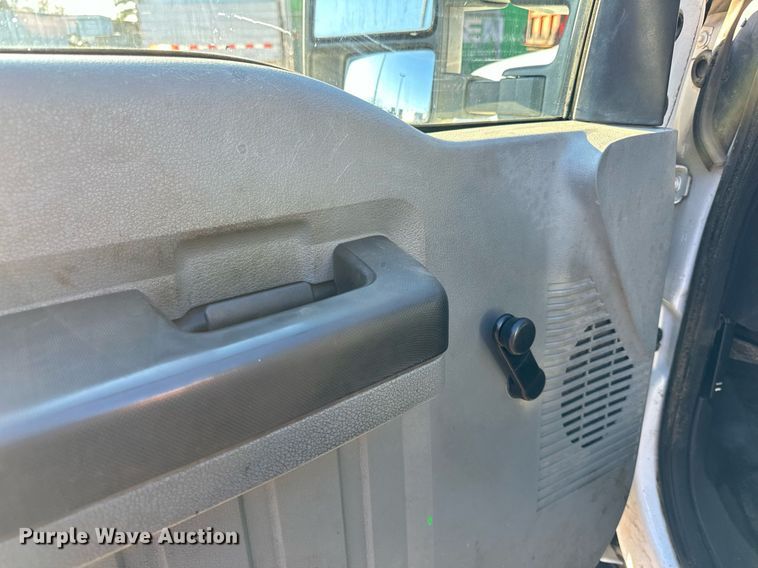 image for item DO3170 2011 Ford  F550 Super Duty XL flatbed truck